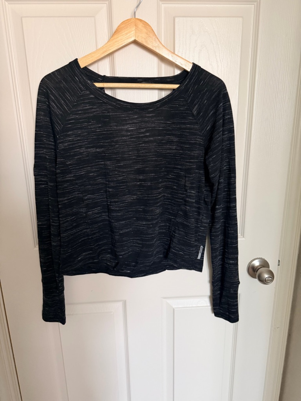 RBX Black Long Sleeve Athletic Crop Top with Open Back and Thumb Slits Size M